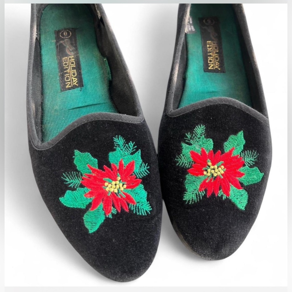 Vintage Holiday Edition Velvet Poinsetta Flats